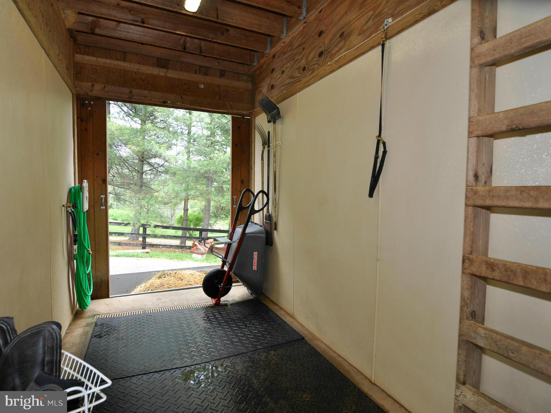 19971 Ridgeside Road Bluemont, VA 20135 - Photo 19 of 30 Wash stall w/hot