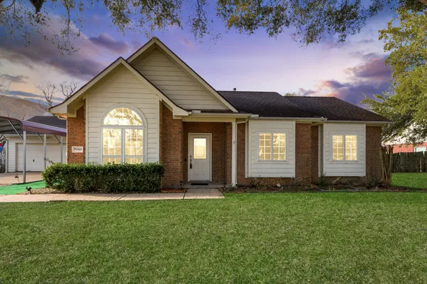 $355,000 | 1945 Dorothy Lane, Sealy, TX 77474