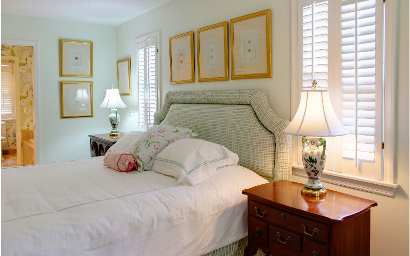 10 Willow Pond Road Fernandina Beach, FL 32034 - Photo 17 of 24 a bedroom with a bed and a table