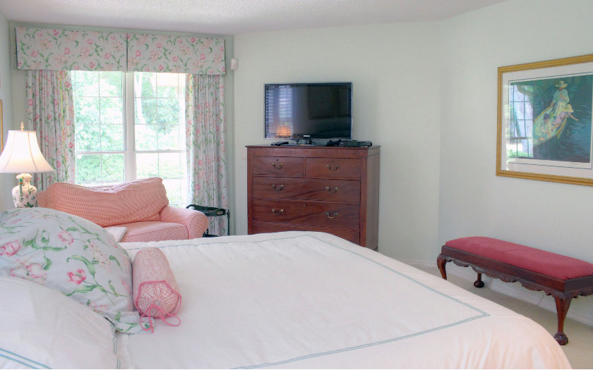 10 Willow Pond Road Fernandina Beach, FL 32034 - Photo 18 of 24 a bedroom with a bed and wooden floor