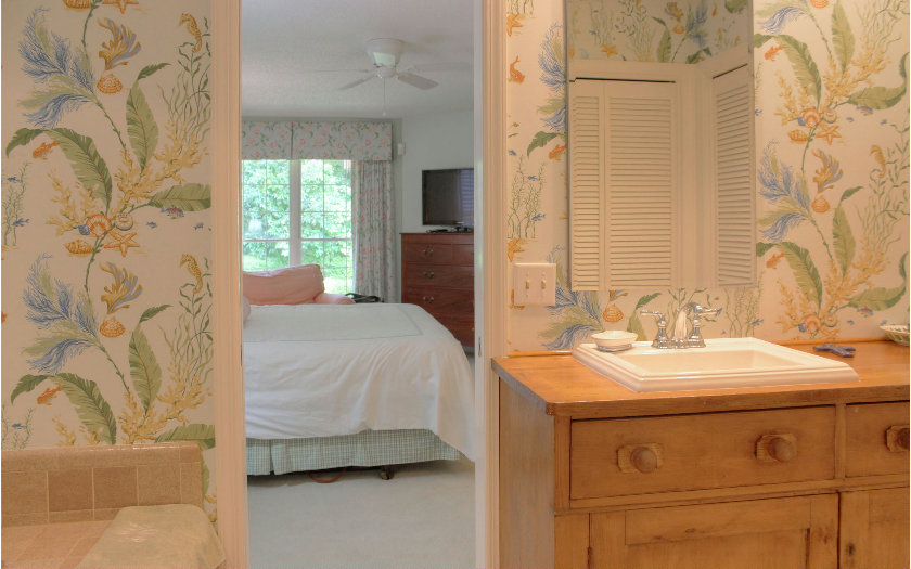 10 Willow Pond Road Fernandina Beach, FL 32034 - Photo 19 of 24 a bathroom with a sink and a mirror