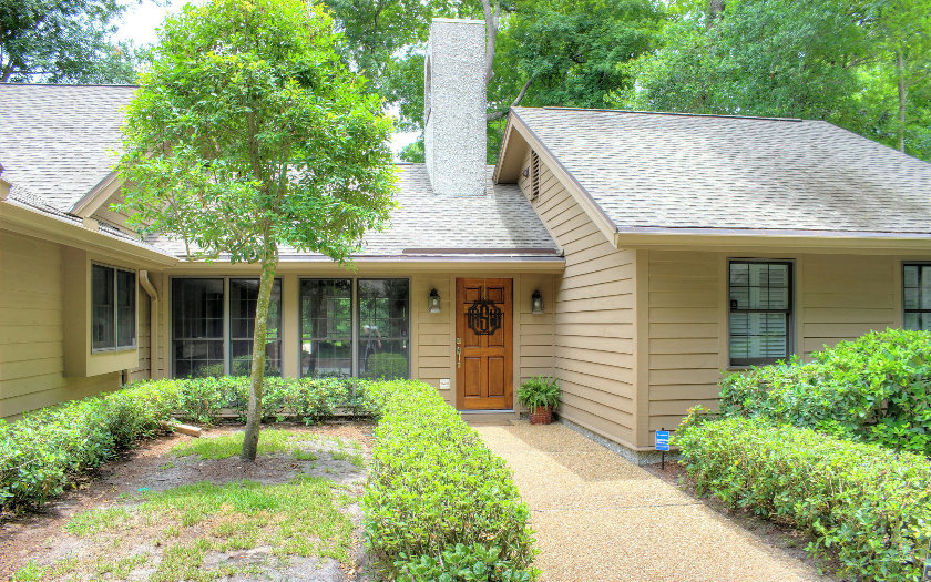 10 Willow Pond Road Fernandina Beach, FL 32034 - Photo 2 of 24 front view of a house with a yard