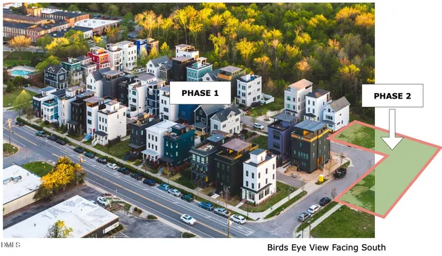 a view of entryway with a front door