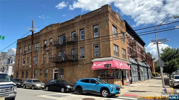$2,350 | 397 Avenue C, Unit 303, Bayonne, NJ 07002