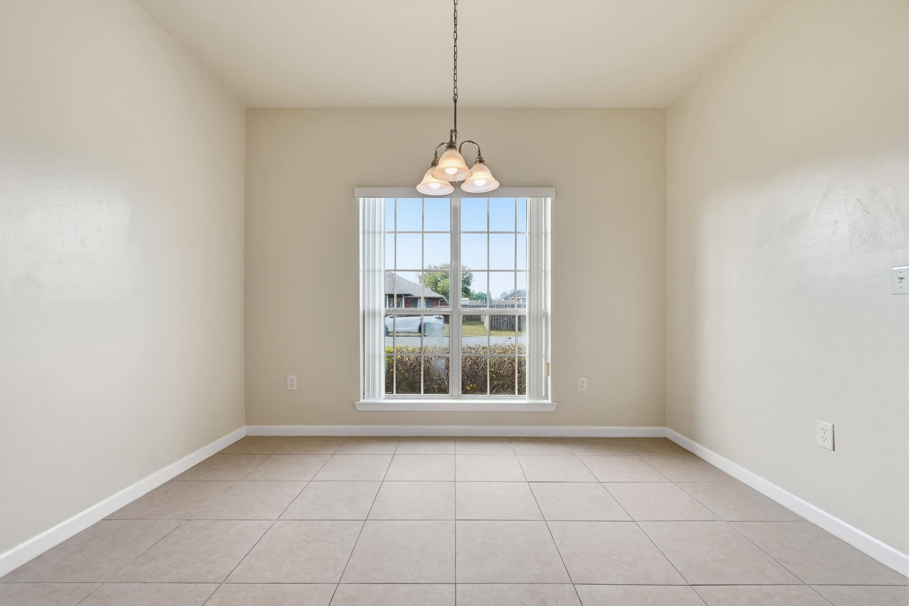 2273 Lewis Street Crestview, FL 32536 - Photo 14 of 34 Breakfast Area