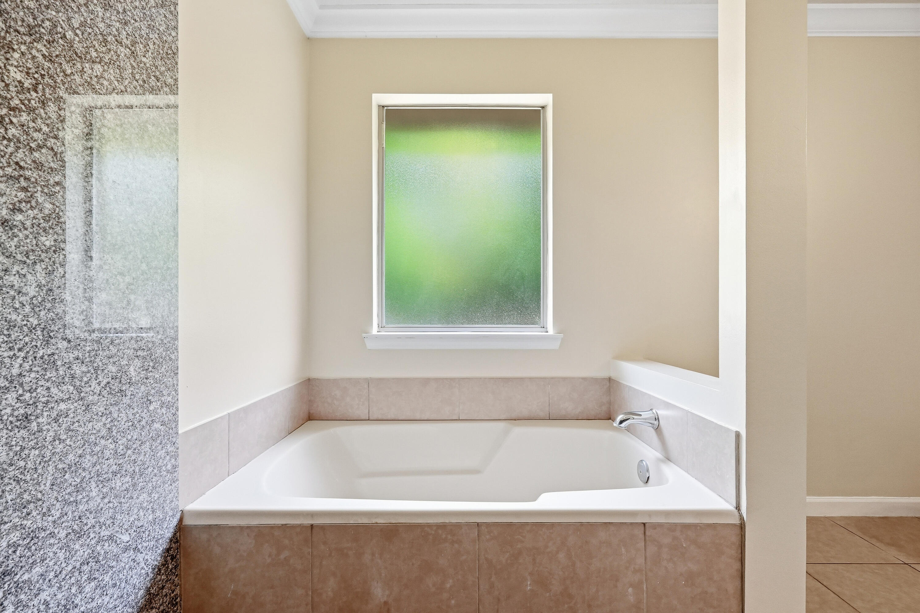 2273 Lewis Street Crestview, FL 32536 - Photo 20 of 34 Garden Tub