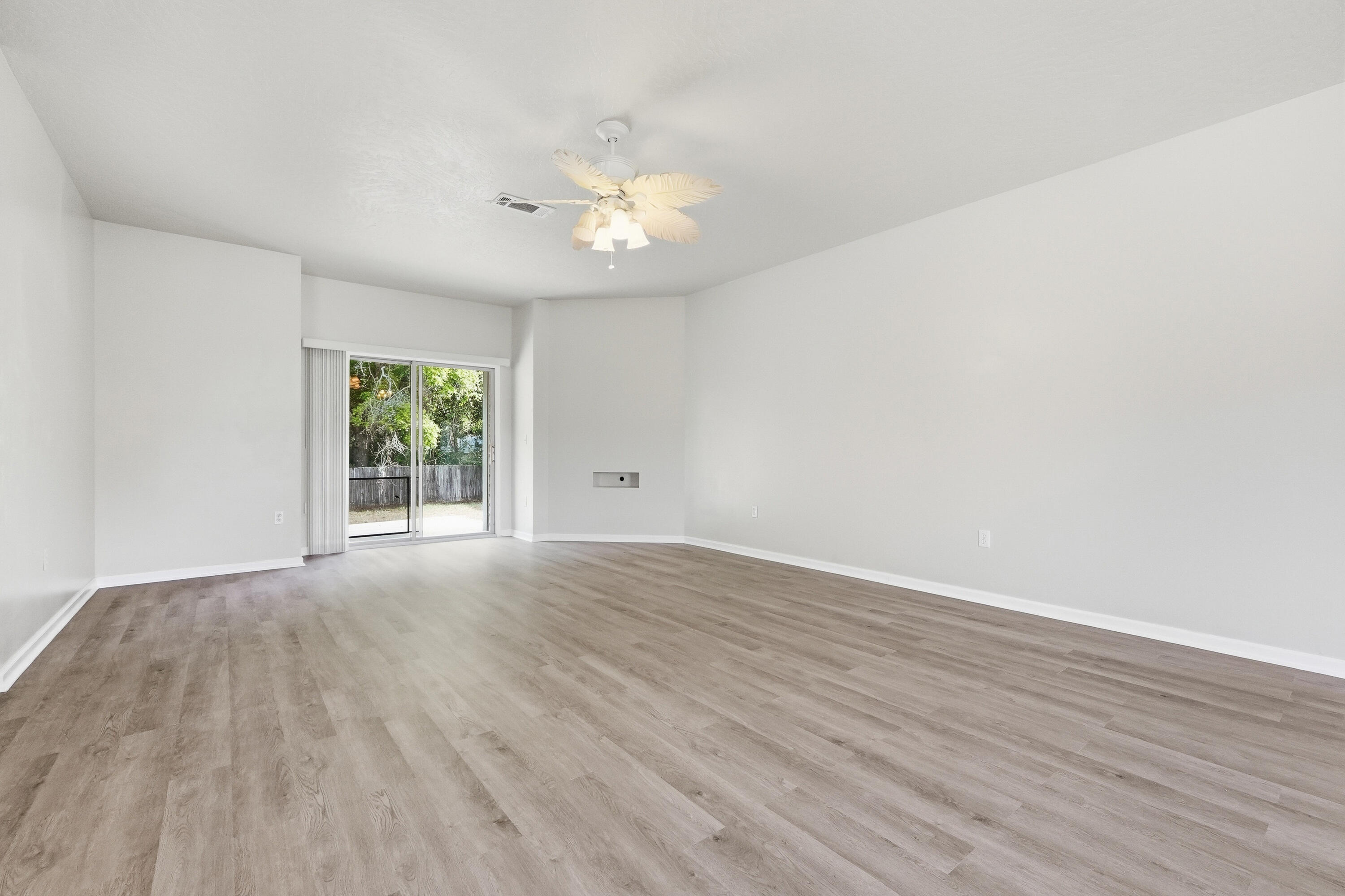 2273 Lewis Street Crestview, FL 32536 - Photo 6 of 34 Family Room