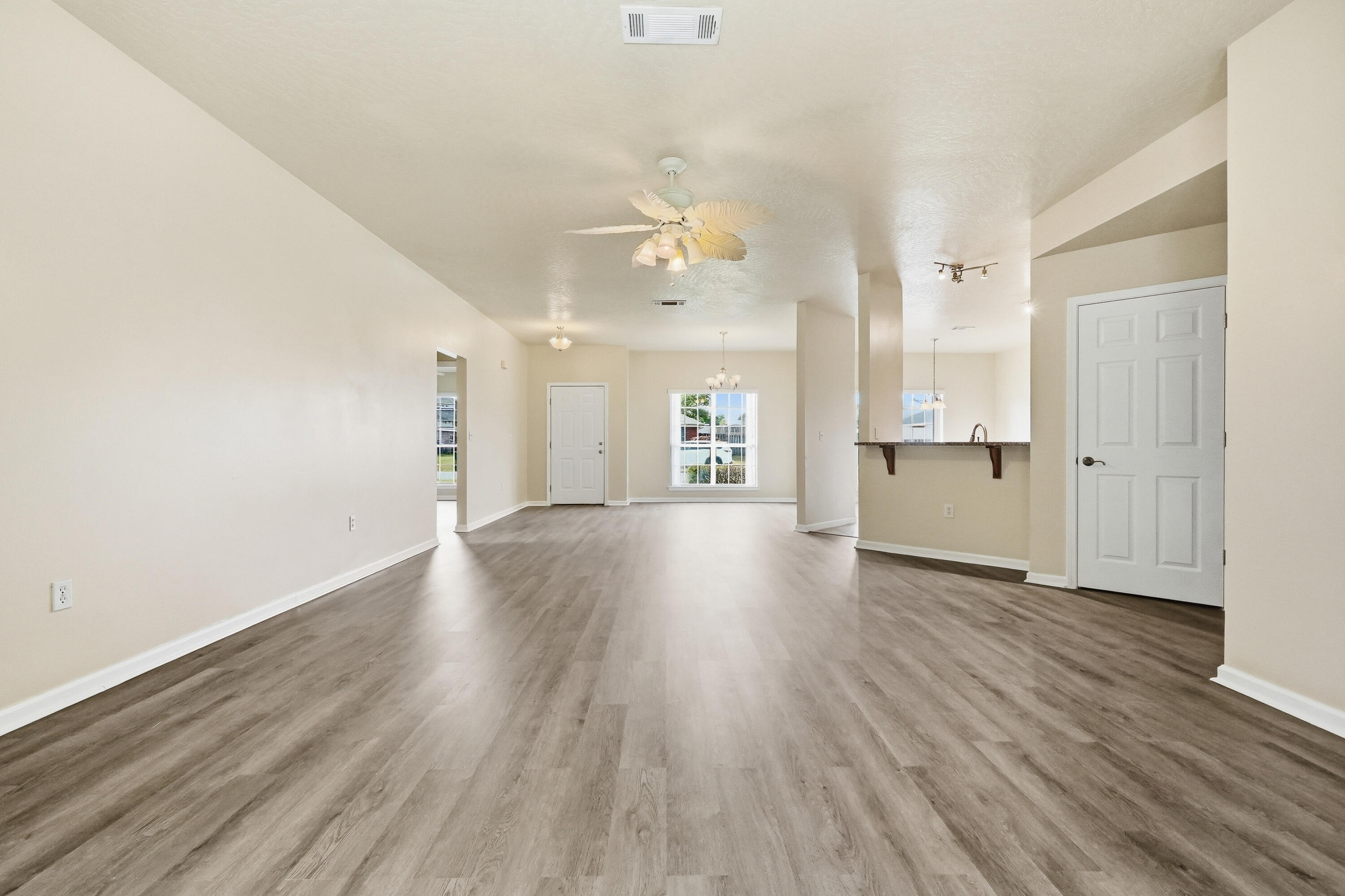 2273 Lewis Street Crestview, FL 32536 - Photo 8 of 34 Family Room