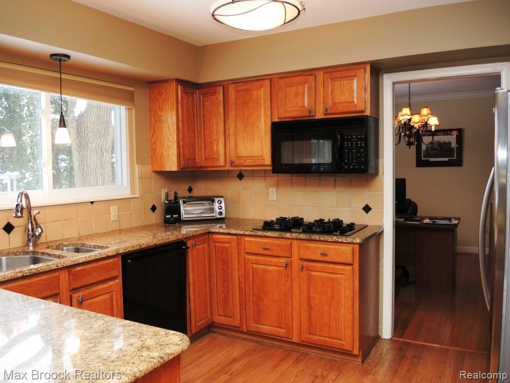 4466 Beach Road Troy, MI 48098 - Photo 7 of 45 KITCHEN WITH GRANITE & WOOD FLOORS