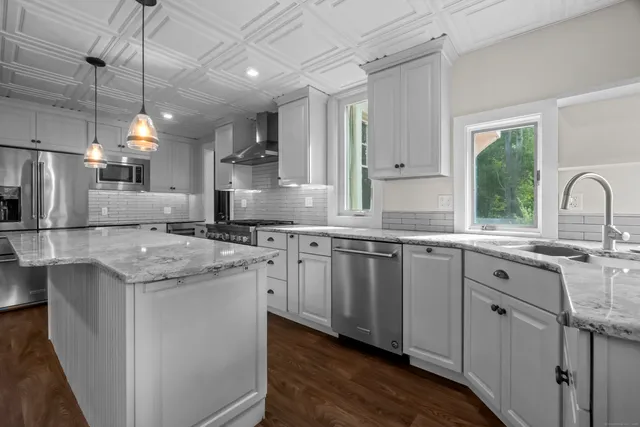 $924,900 | 845 Ocean Avenue, New London, CT 06320