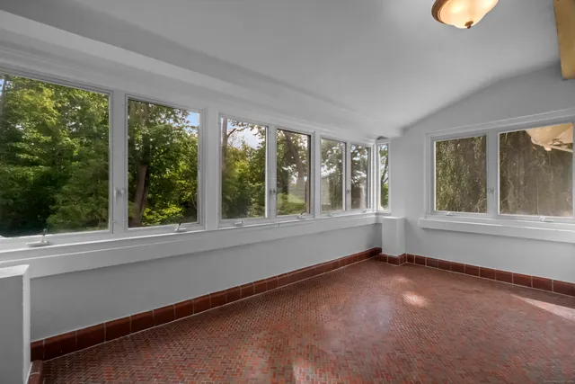 $924,900 | 845 Ocean Avenue, New London, CT 06320