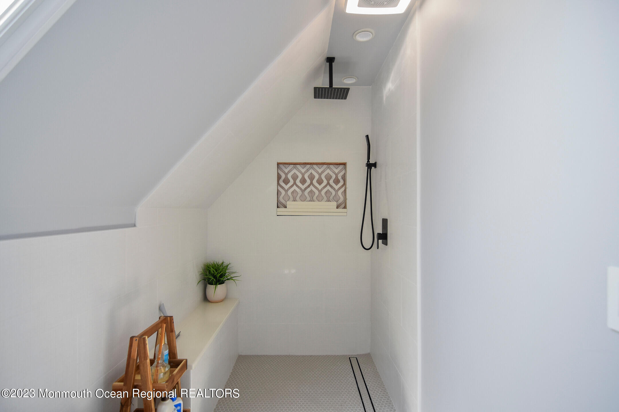 8 Rochester Drive Brick, NJ 08723 - Photo 28 of 41 a view of hallway with elevator