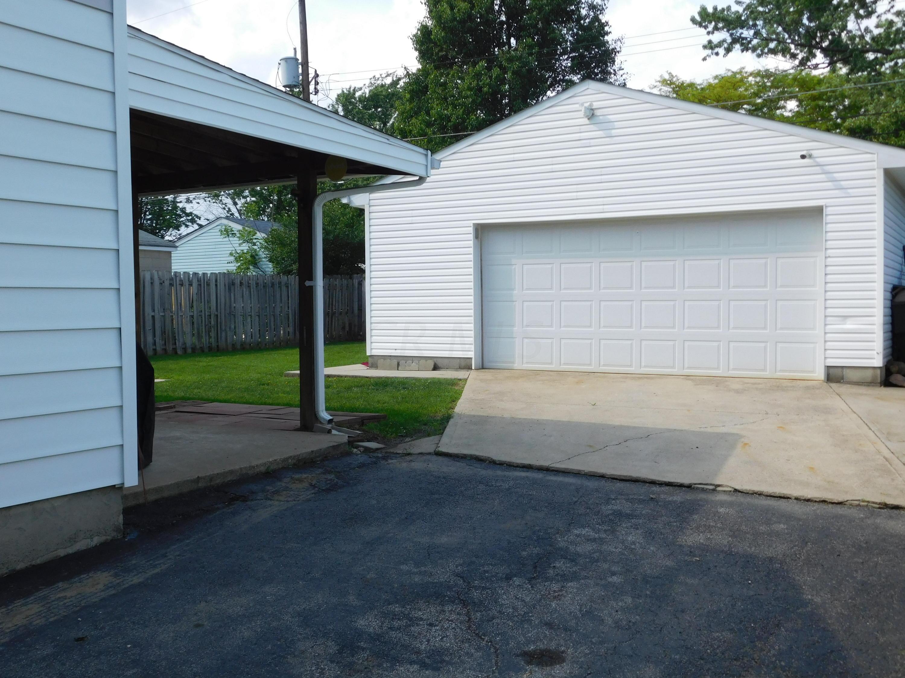 4038 Lynward Road Columbus, OH 43228 - Photo 4 of 29 Gallery Image 4