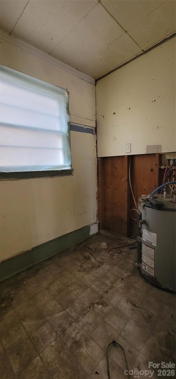 1939 River Road Lincolnton, NC 28092 - Photo 14 of 23 a room with a stove and a refrigerator