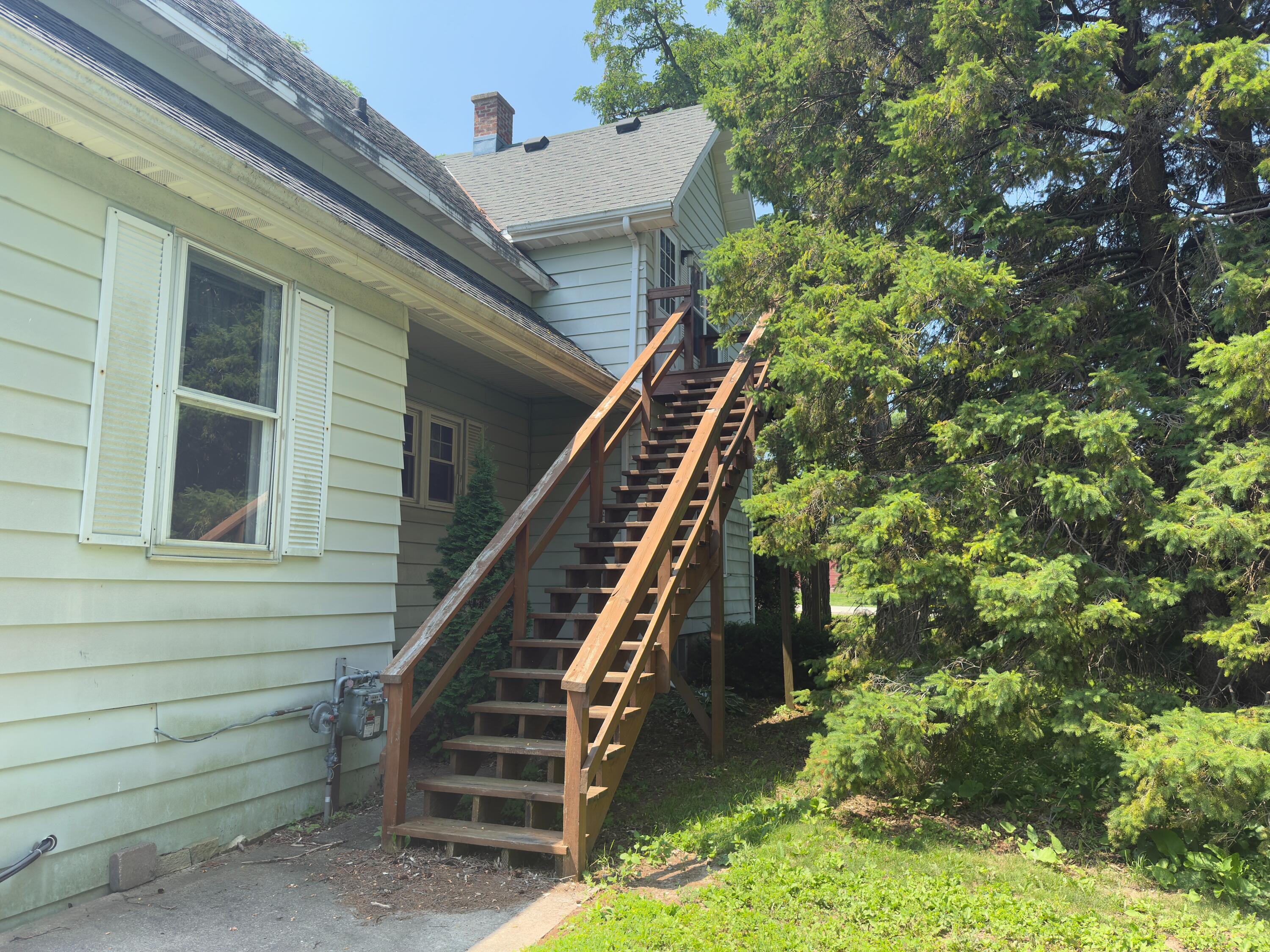 9258 Highway 76 Clayton, WI 54956 - Photo 34 of 83 Stairway Outside Bottom