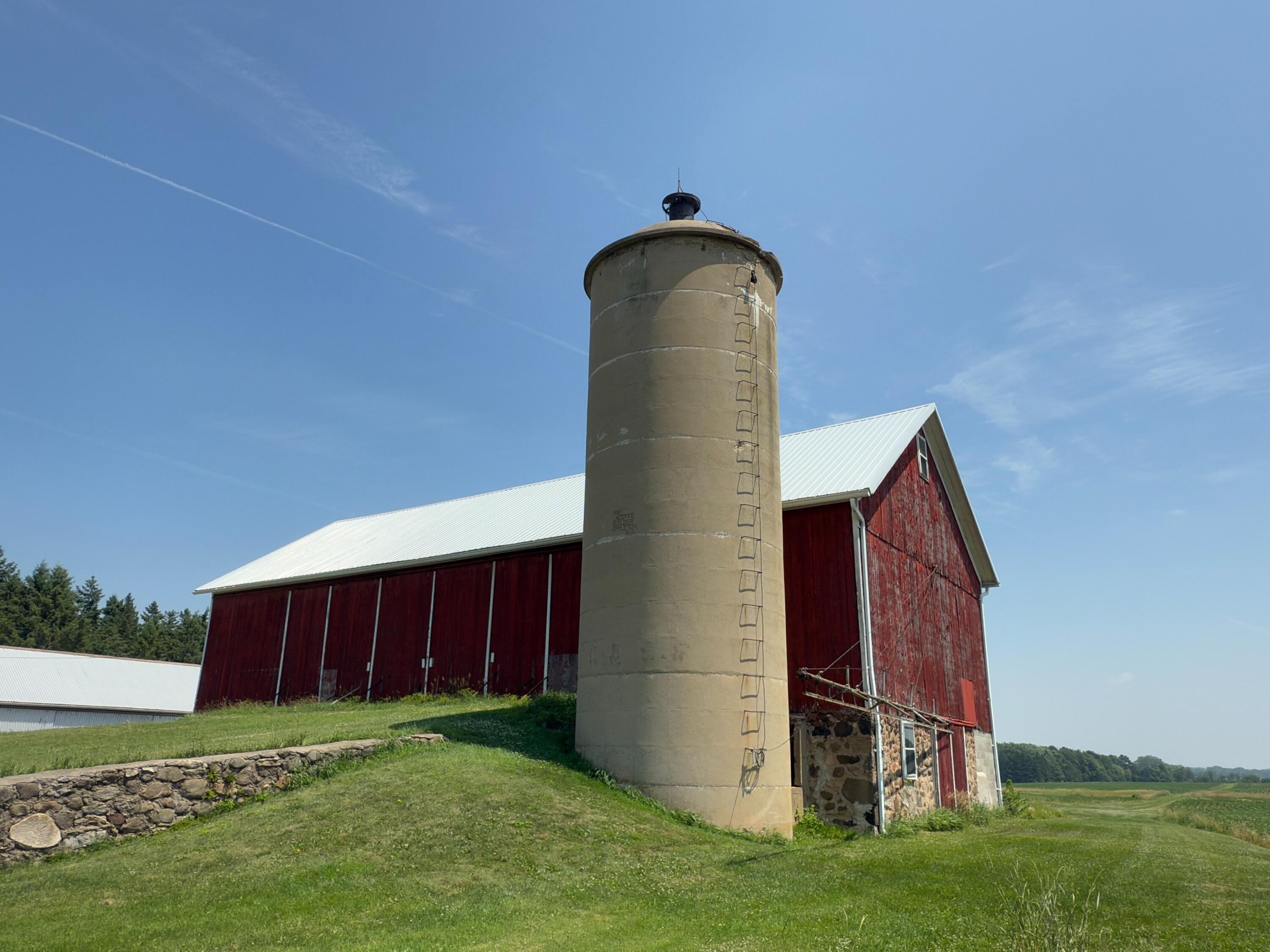 9258 Highway 76 Clayton, WI 54956 - Photo 51 of 83 Barn w Silo