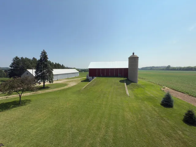 $1,750,000 | 9258 Highway 76, Neenah, WI 54956