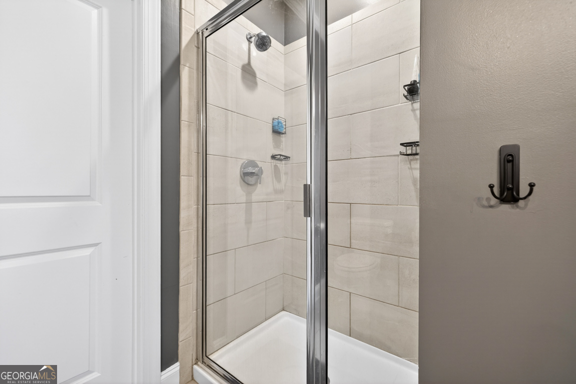 110 Magnolia Place Homer, GA 30547 - Photo 19 of 42 a bathroom with a shower