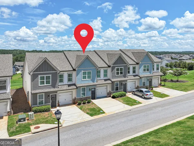 a front view of house with yard