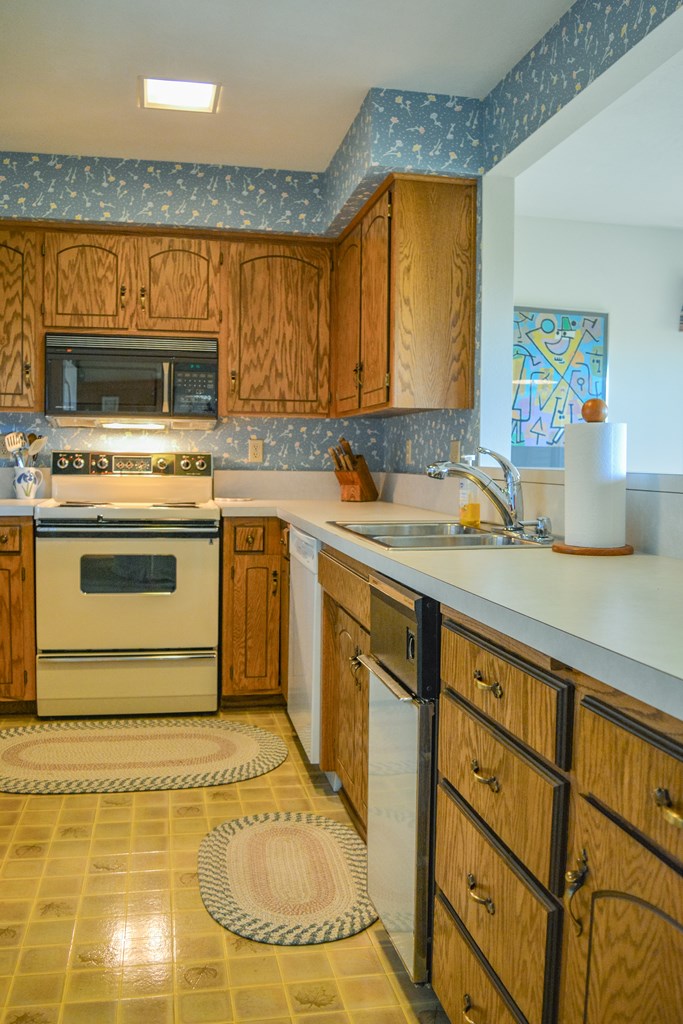 4756 Fox Point Road, Unit 411 Egg Harbor, WI 54209 - Photo 18 of 52 Gallery Image 18