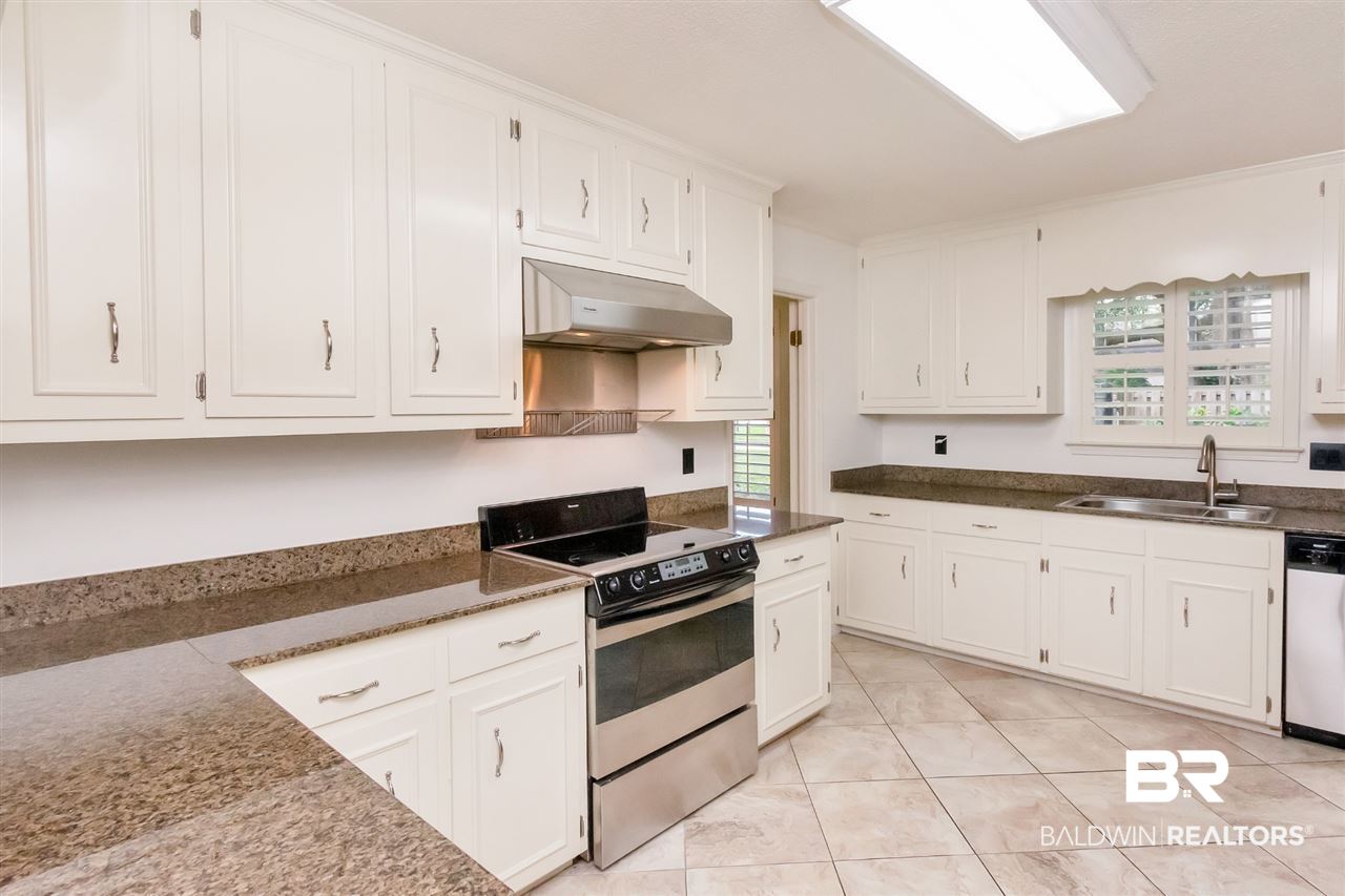 5621 Regency Oaks Drive North Mobile, AL 36609 - Photo 15 of 48