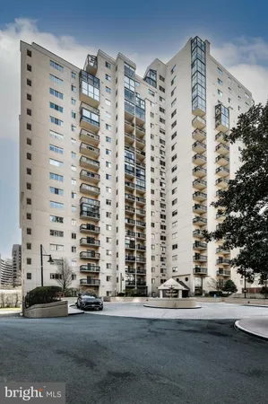 $1,790 | 1211 South Eads Street, Unit 1007, Arlington, VA 22202