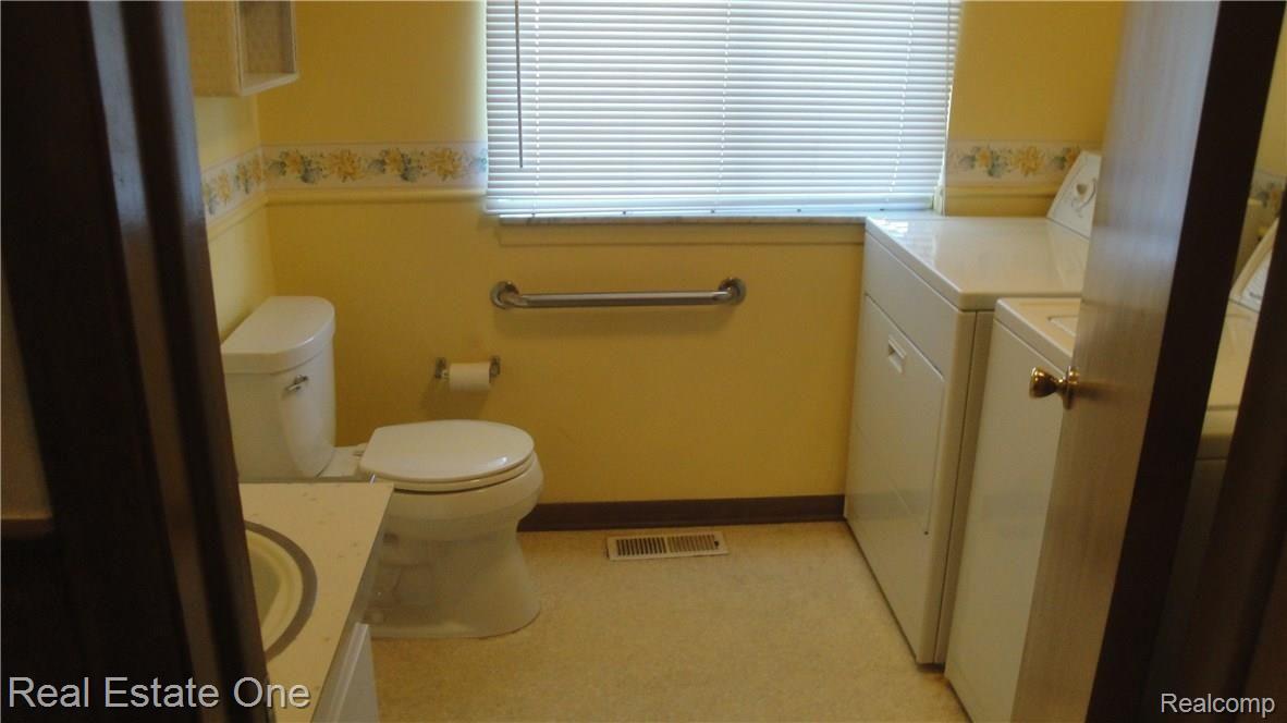 953 Wilwood Road Rochester, MI 48309 - Photo 11 of 23 DSC03474.JPG