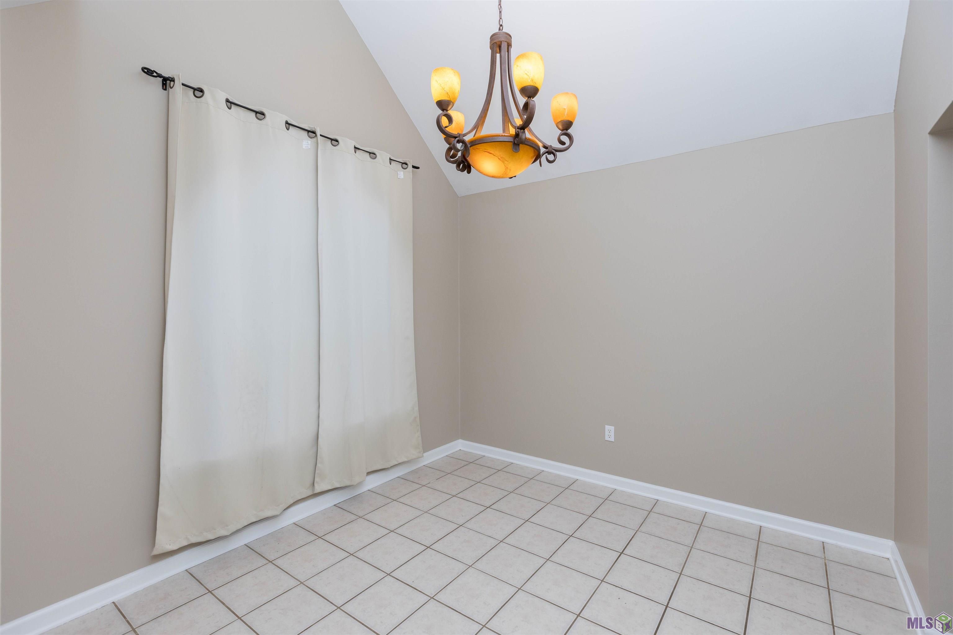 17460 Kaitlyn Drive Baton Rouge, LA 70817 - Photo 12 of 35 Dining Room