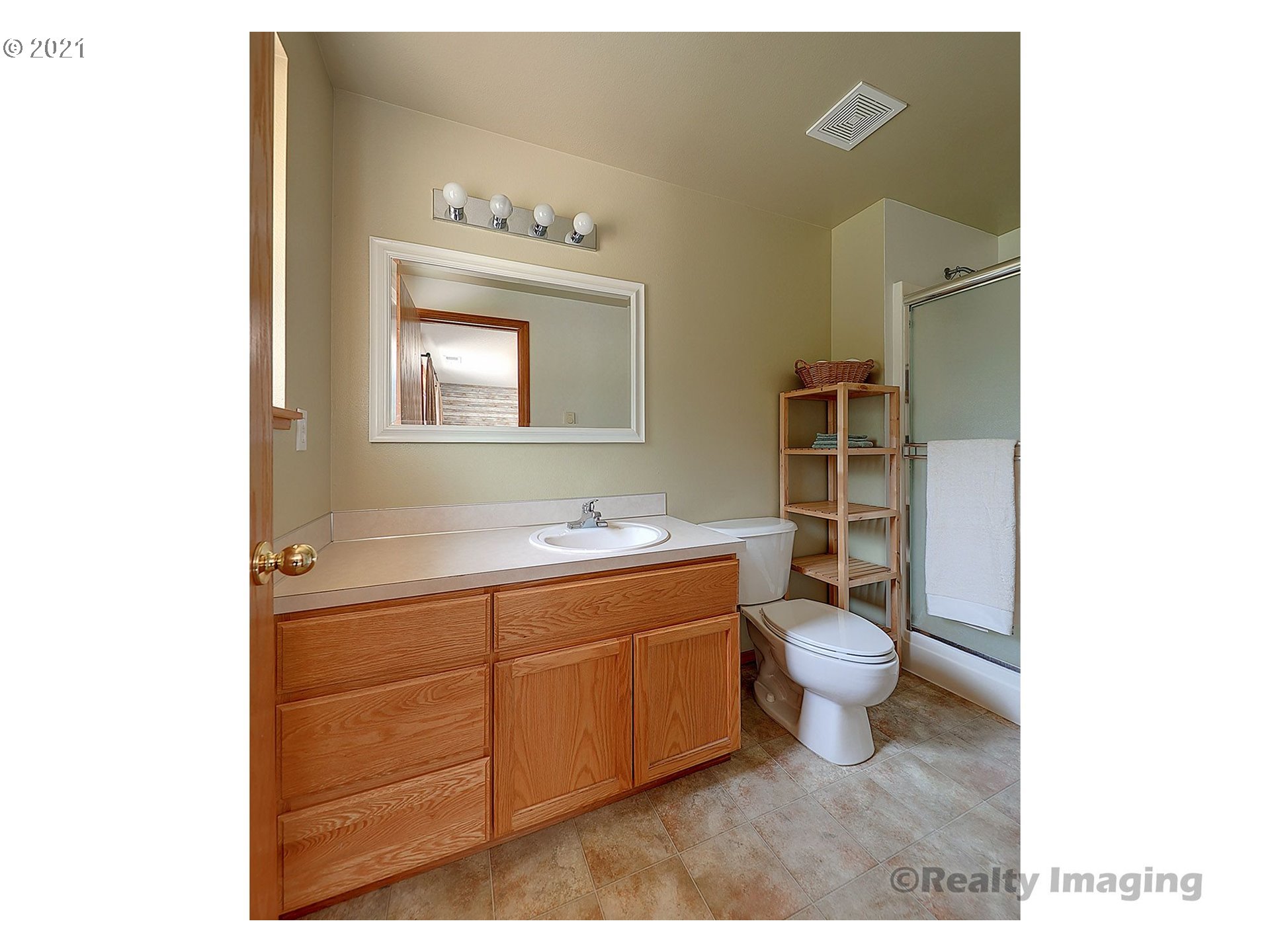 19690 Southwest Neugebauer Road Hillsboro, OR 97123 - Photo 12 of 30 Gallery Image 12