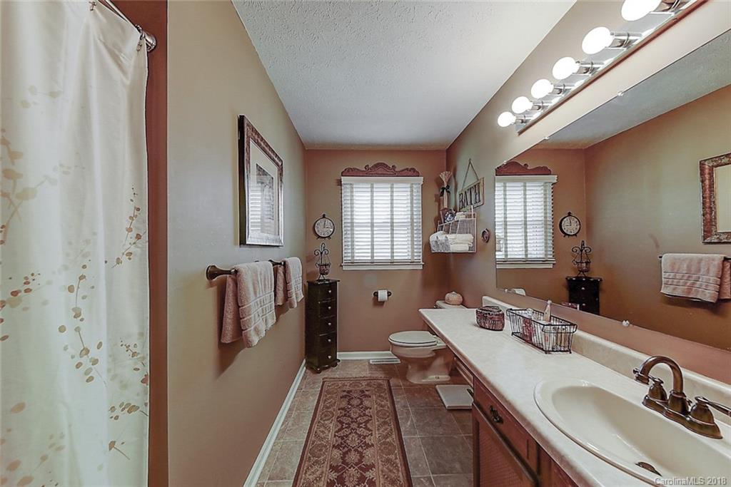 63 Underhill Road Hendersonville, NC 28792 - Photo 15 of 29 Gallery Image 15