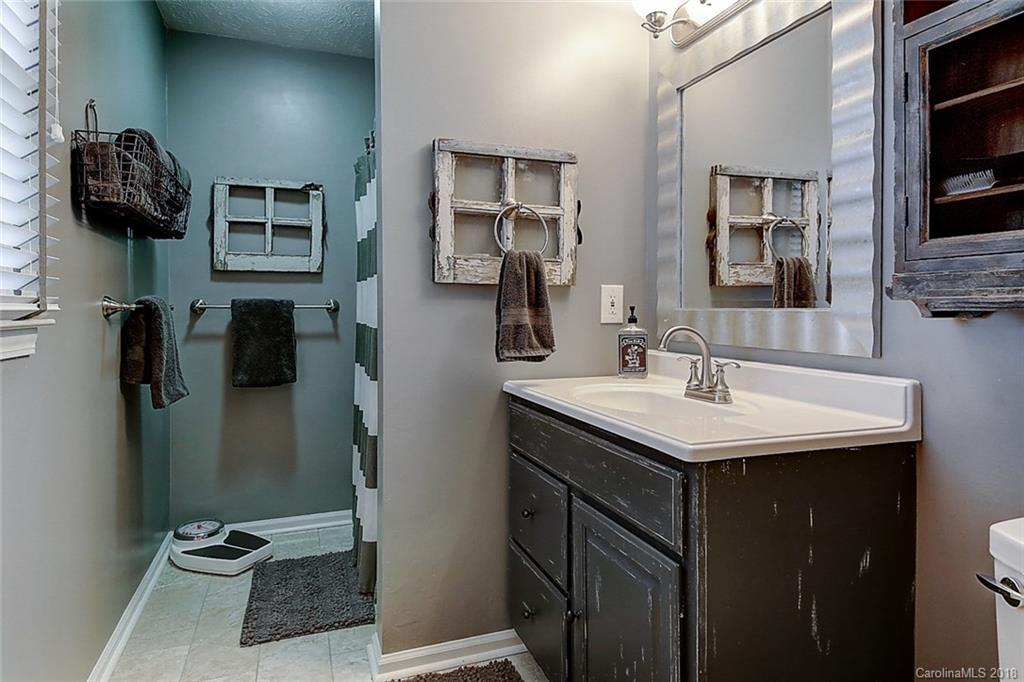 63 Underhill Road Hendersonville, NC 28792 - Photo 16 of 29 Gallery Image 16