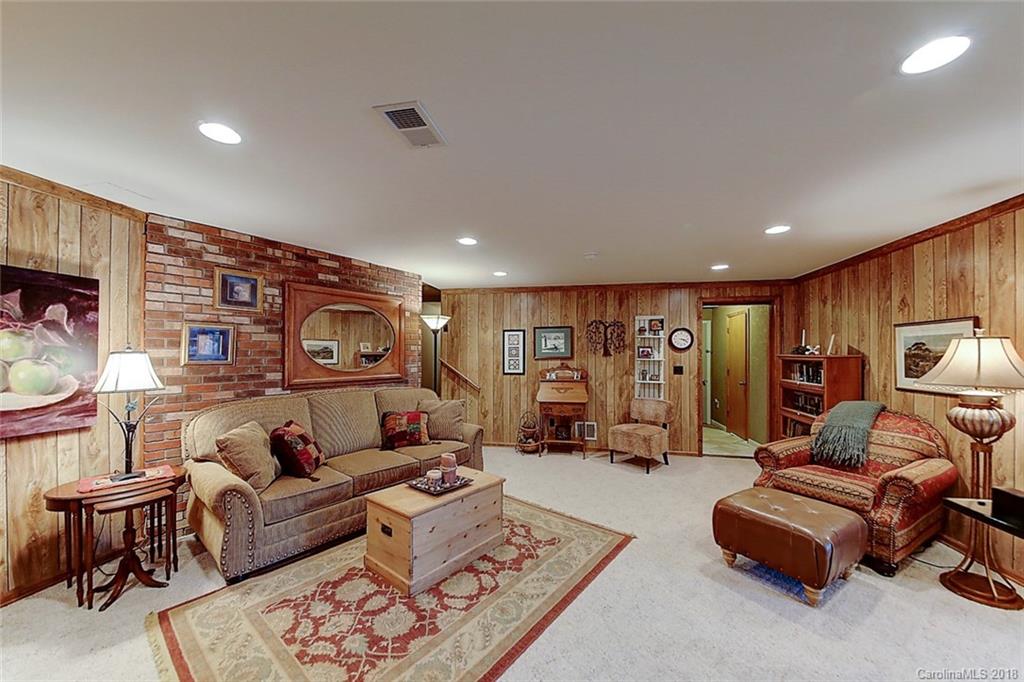 63 Underhill Road Hendersonville, NC 28792 - Photo 19 of 29 Gallery Image 19