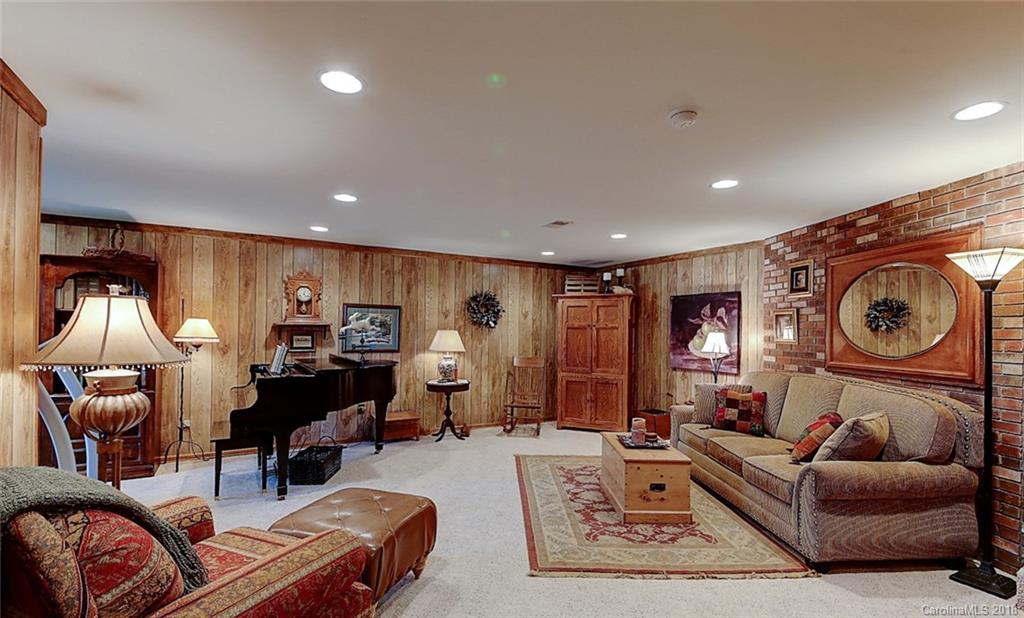 63 Underhill Road Hendersonville, NC 28792 - Photo 20 of 29 Gallery Image 20