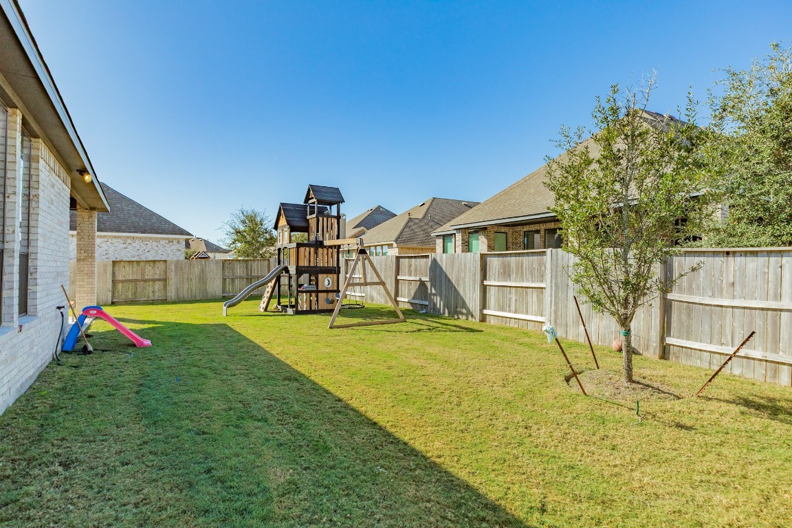 10102 Brush Way Rosharon, TX 77583 - Photo 39 of 50 another view of the back yard