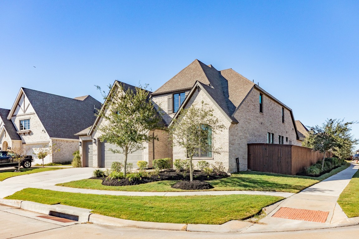 10102 Brush Way Rosharon, TX 77583 - Photo 40 of 50 This view showcases the corner lot, including the side yard and sidewalks.