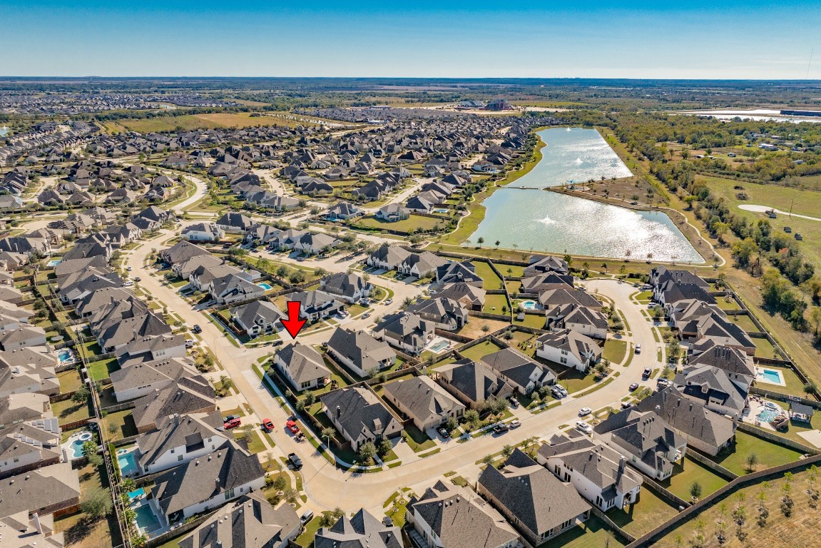 10102 Brush Way Rosharon, TX 77583 - Photo 43 of 50 This aerial view provides a broader perspective of the neighborhood, highlighting its low traffic volume, which is a result of its location.