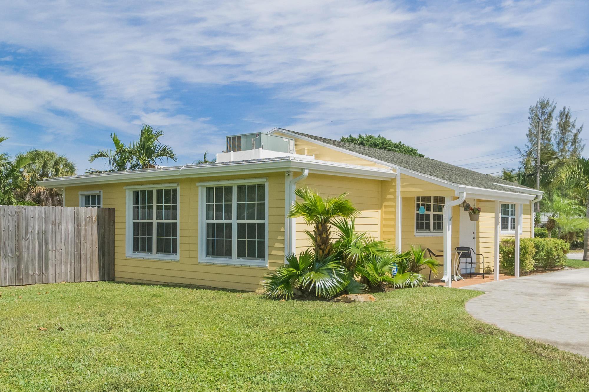 2655_richard_road_MLS_HID1096259_ROOMfro