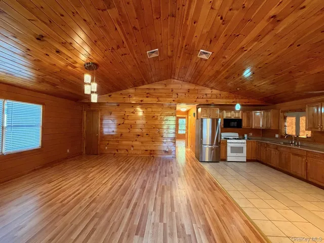 $2,200 | 27 Brookline Avenue, Middletown, NY 10940