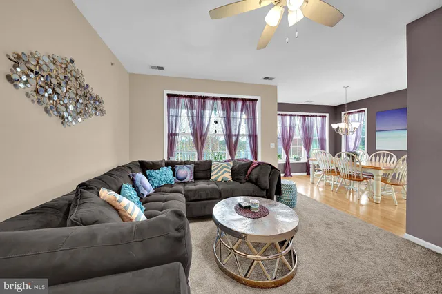 $2,300 | 60 Kyle Way, Ewing, NJ 08628