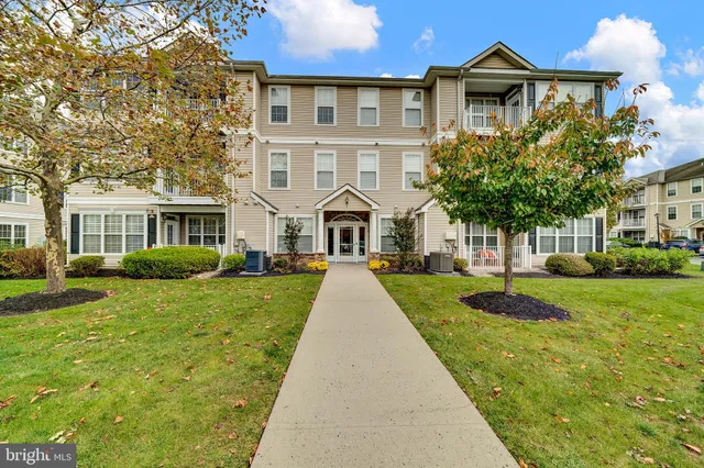 $2,300 | 60 Kyle Way, Ewing, NJ 08628