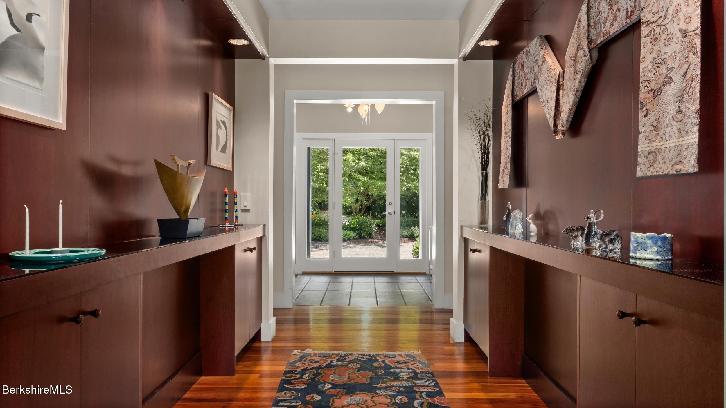 16 Old Tree Farm Road Stockbridge, MA 01266 - Photo 5 of 47 Entryway