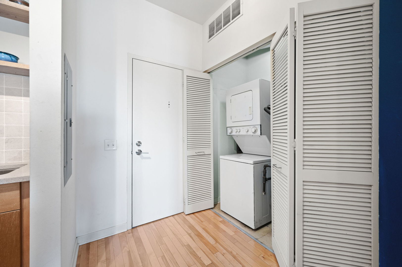 1155 West Roosevelt Road, Unit 406 Chicago, IL 60608 - Photo 13 of 18