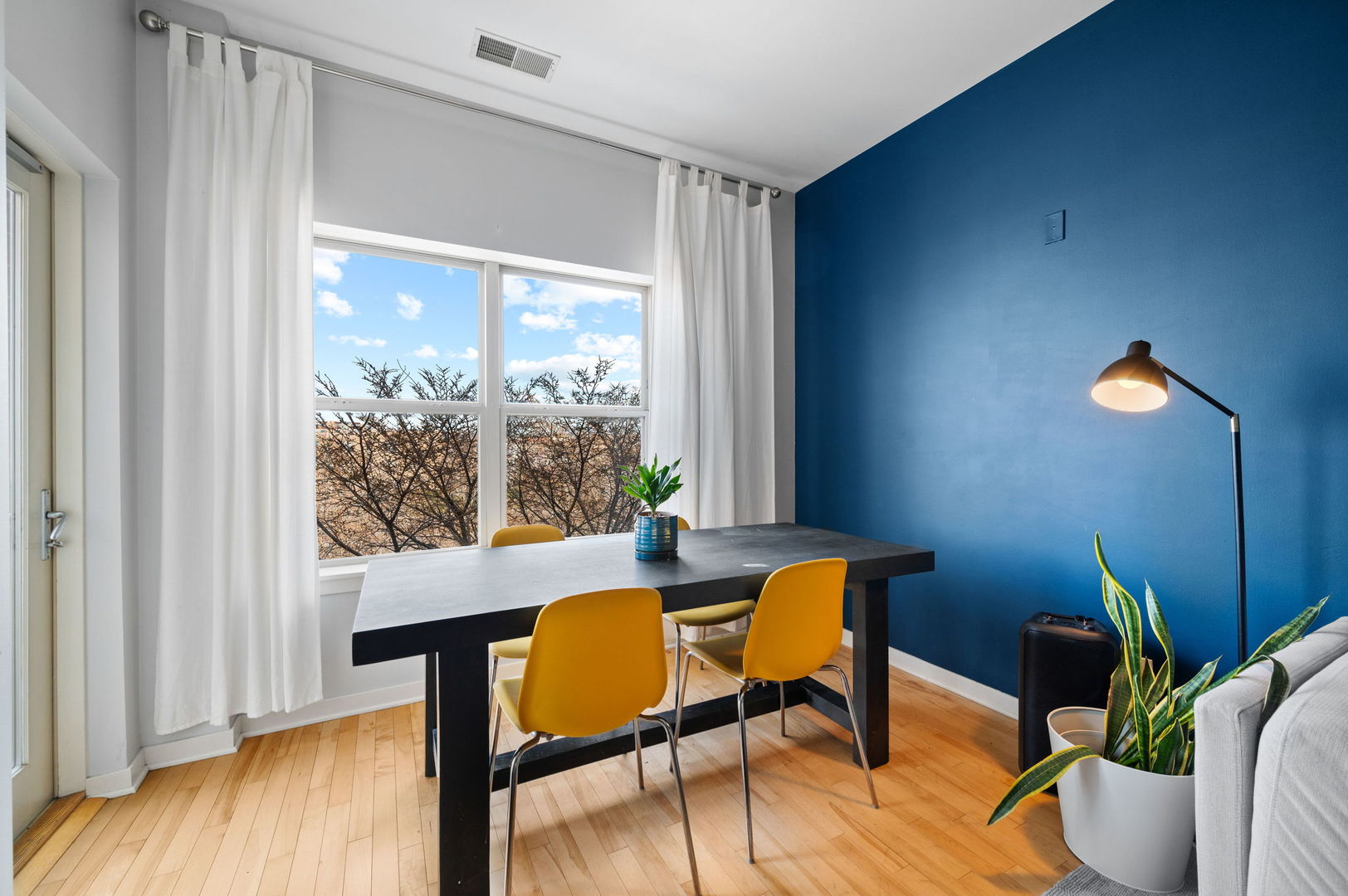 1155 West Roosevelt Road, Unit 406 Chicago, IL 60608 - Photo 5 of 18