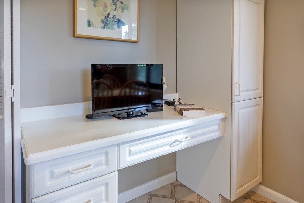 406 Paradise Road, Unit 3R Swampscott, MA 01907 - Photo 11 of 24 Gallery Image 11