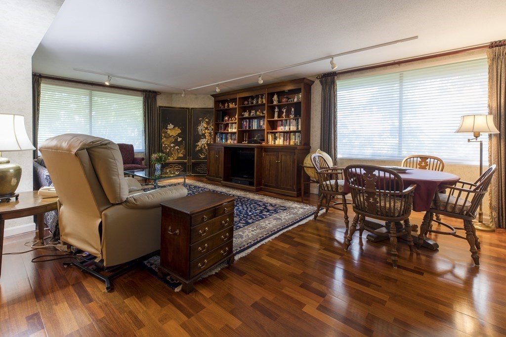 406 Paradise Road, Unit 3R Swampscott, MA 01907 - Photo 5 of 24 Gallery Image 5