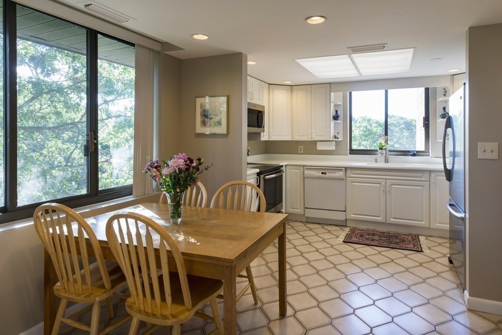 406 Paradise Road, Unit 3R Swampscott, MA 01907 - Photo 9 of 24 Gallery Image 9