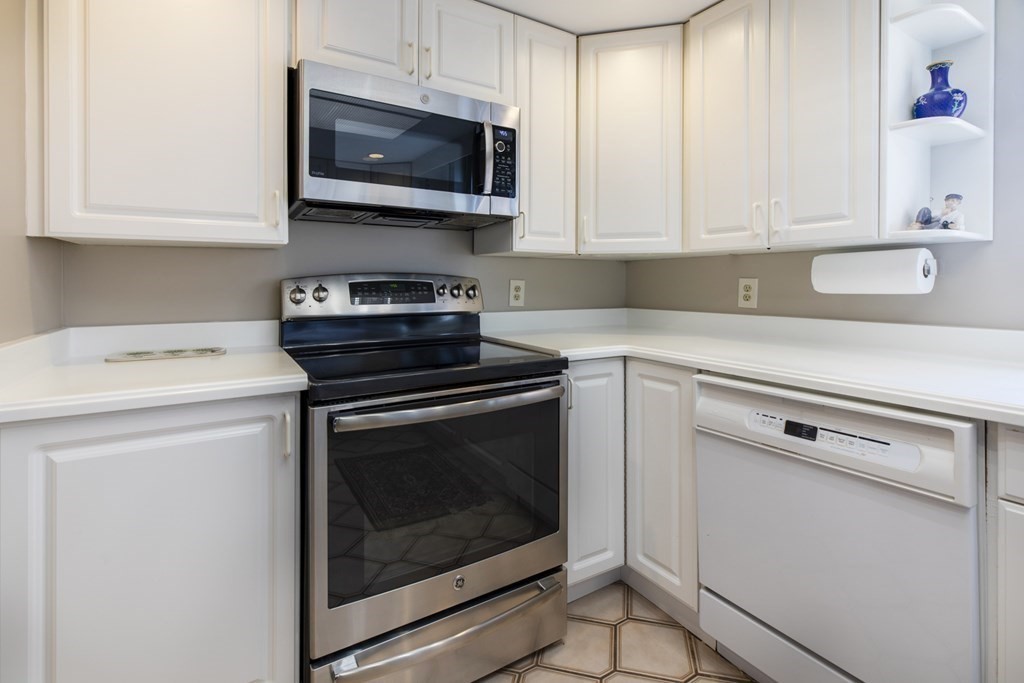 406 Paradise Road, Unit 3R Swampscott, MA 01907 - Photo 10 of 24 Gallery Image 10