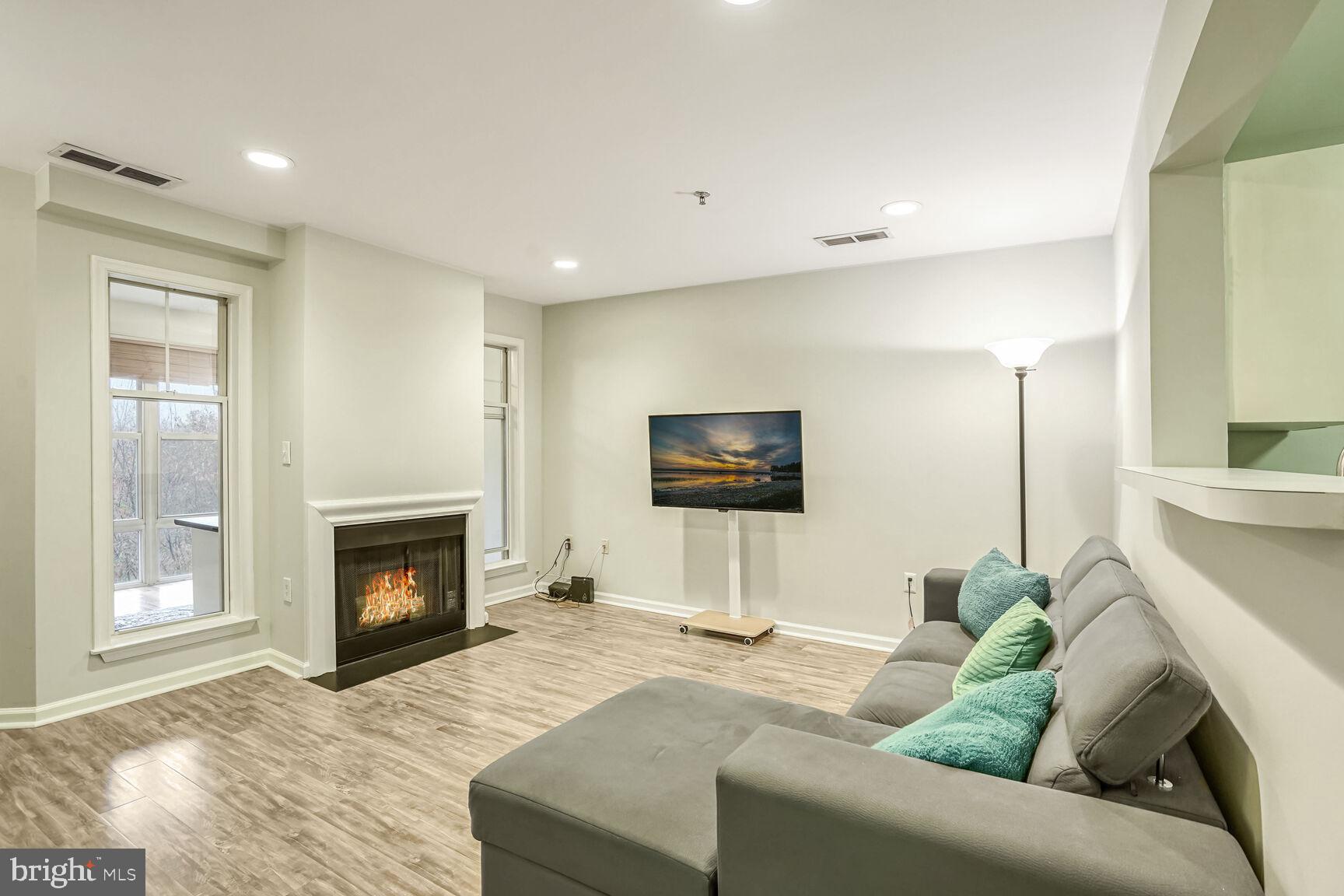 5565 Seminary Road, Unit 407 Falls Church, VA 22041 - Photo 3 of 38