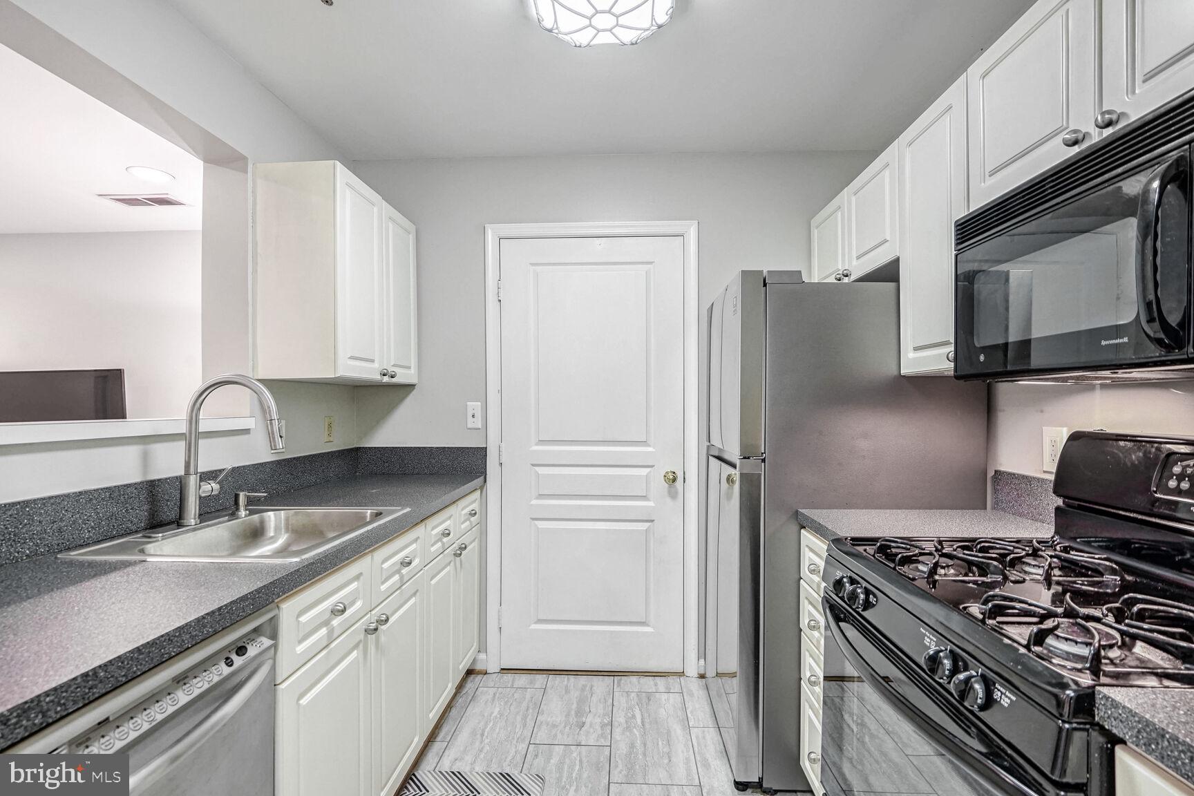 5565 Seminary Road, Unit 407 Falls Church, VA 22041 - Photo 8 of 38