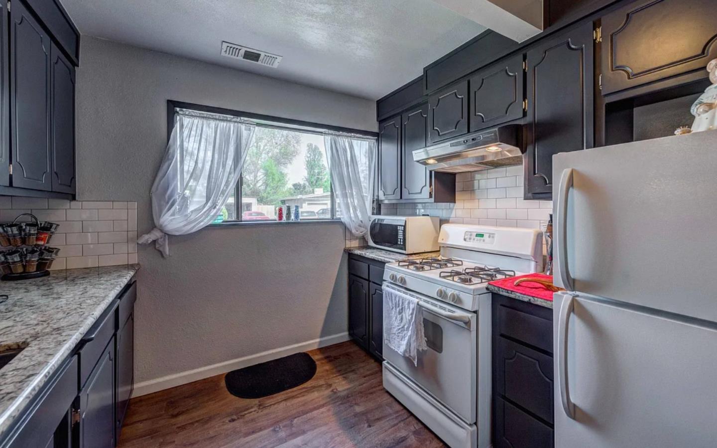 2886 Pinto Lane Anderson, CA 96007 - Photo 13 of 32